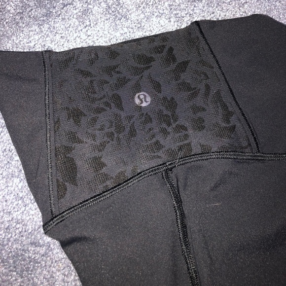Mesh patterned Lulu lemon limited edition - Picture 2 of 3